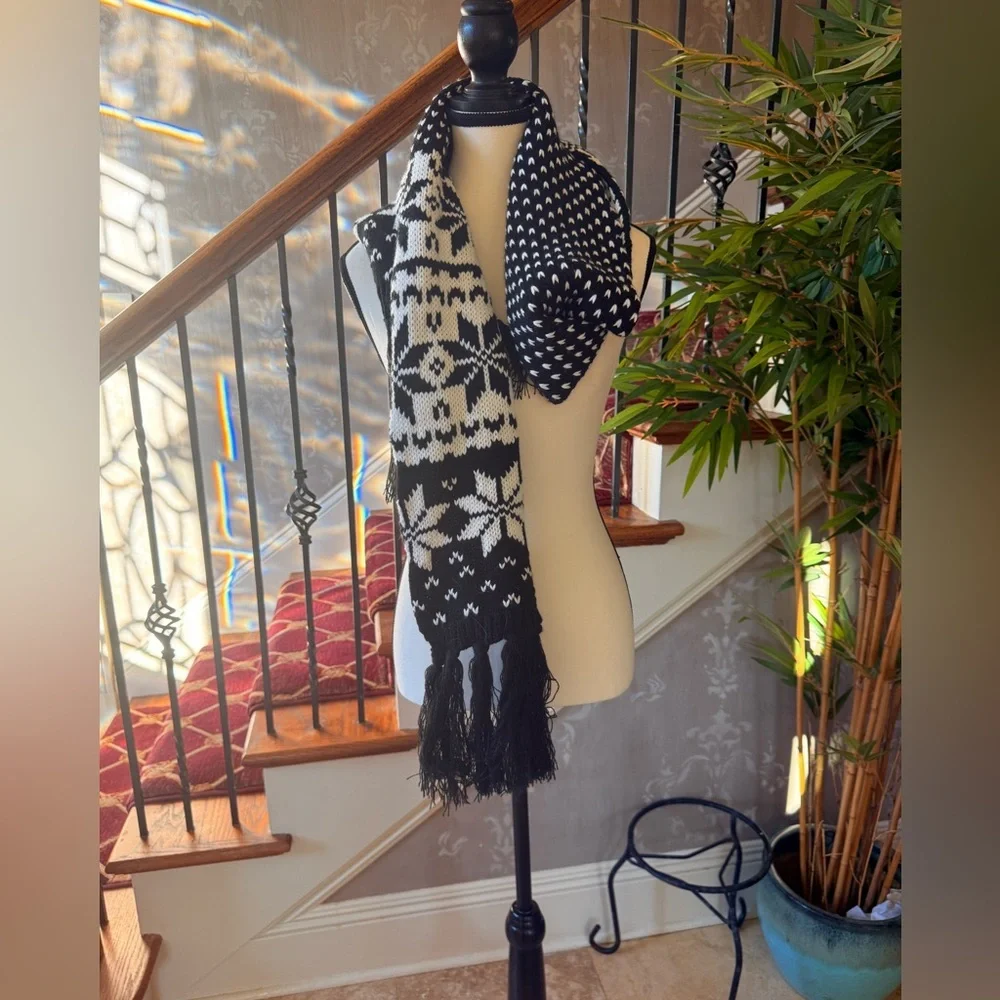 OSFM ladies, long black and white fringe scarf, excellent condition